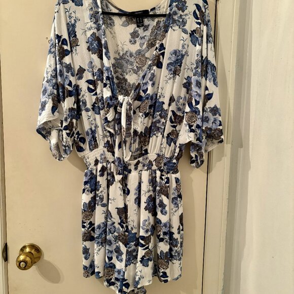 Floral Print Front Tie Cut Out Romper - Picture 3 of 9